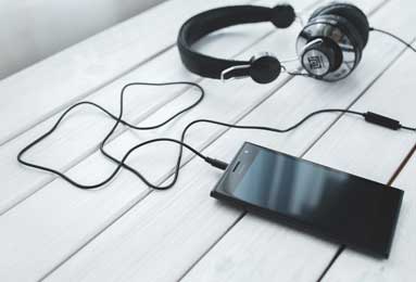 意甲媒体透露：阿莱格里和莫德里奇已超越教练和球员的关系，训练课上阿莱格里把莫德里奇当模板